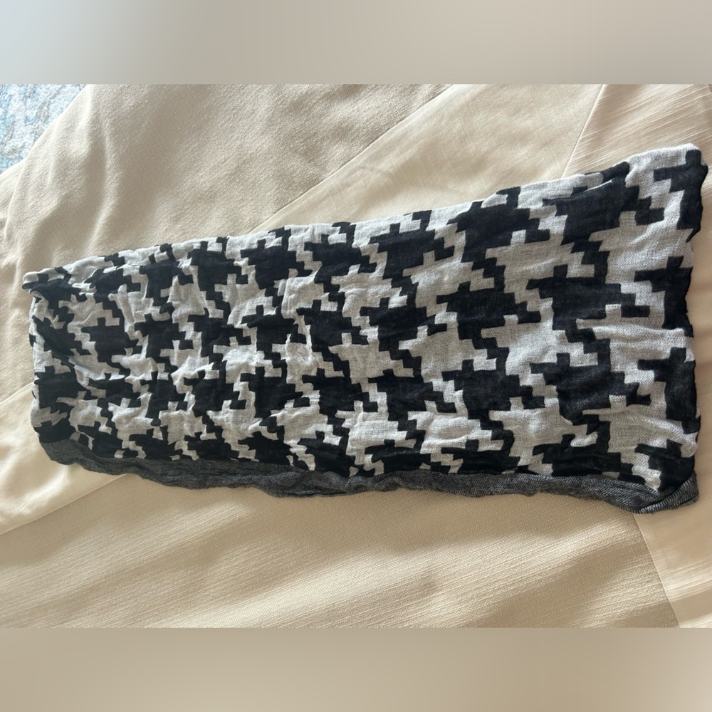 Women’s Infinity Scarf, black and white pattern, one size